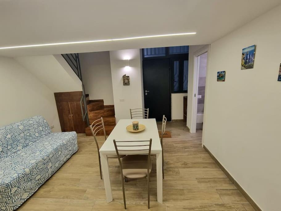 Casa Comoda E Centrale In Quartiere Storico Di Napoli Luaran gambar