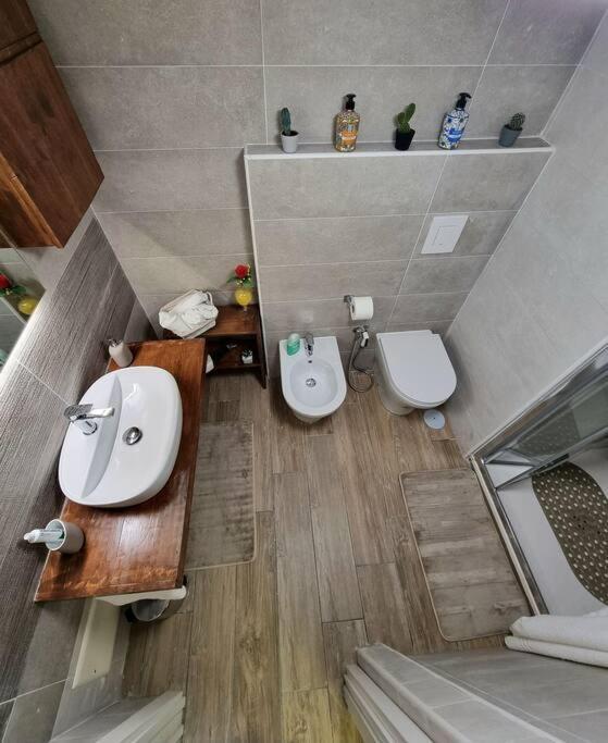 Casa Comoda E Centrale In Quartiere Storico Di Napoli Luaran gambar