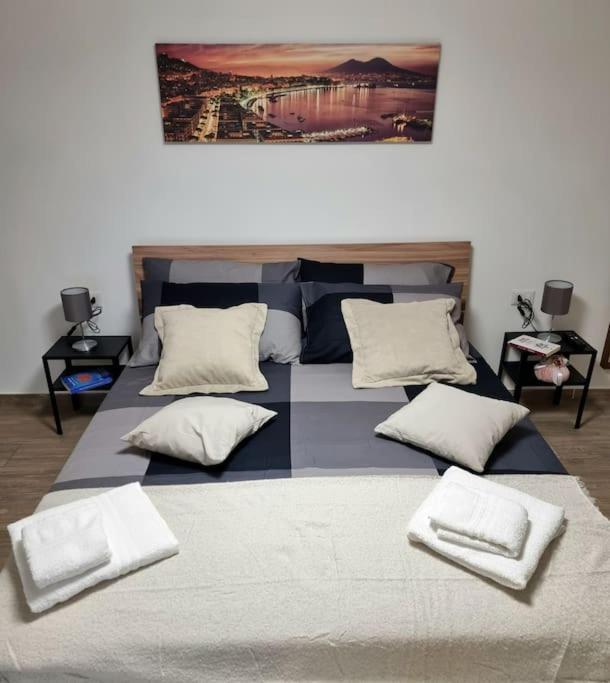 Casa Comoda E Centrale In Quartiere Storico Di Napoli Luaran gambar