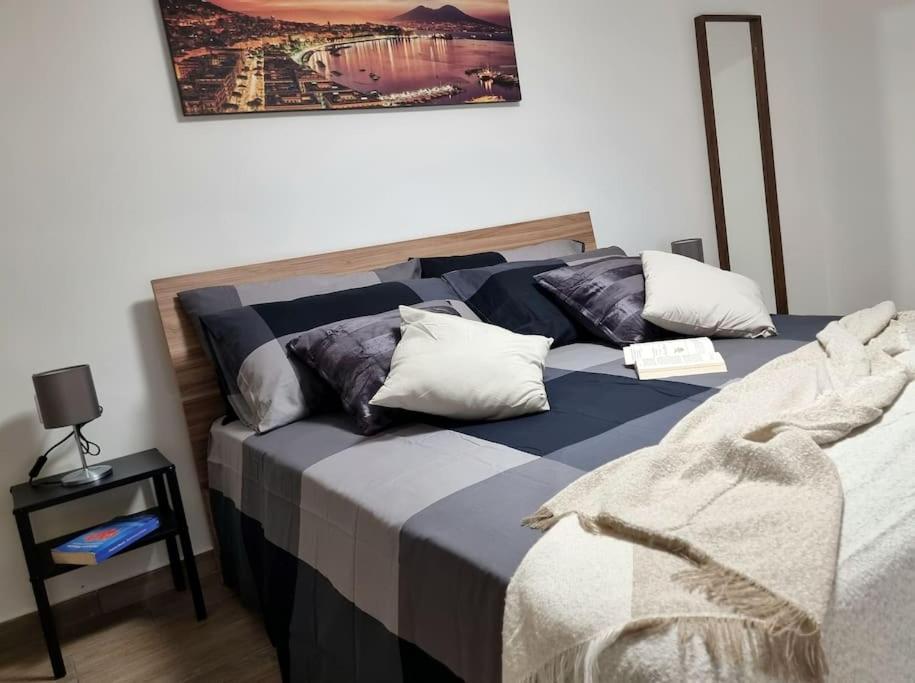 Casa Comoda E Centrale In Quartiere Storico Di Napoli Luaran gambar