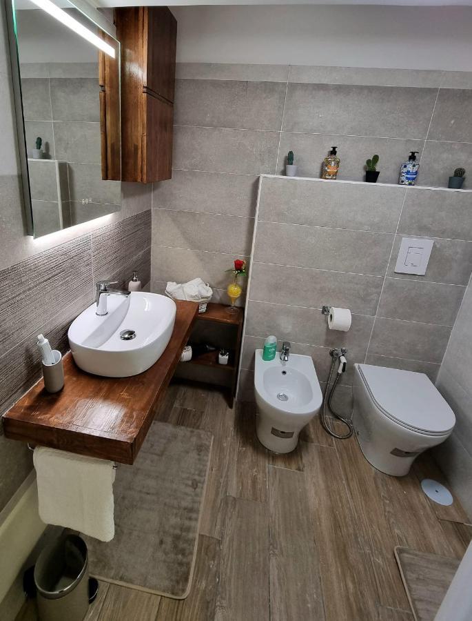 Casa Comoda E Centrale In Quartiere Storico Di Napoli Luaran gambar