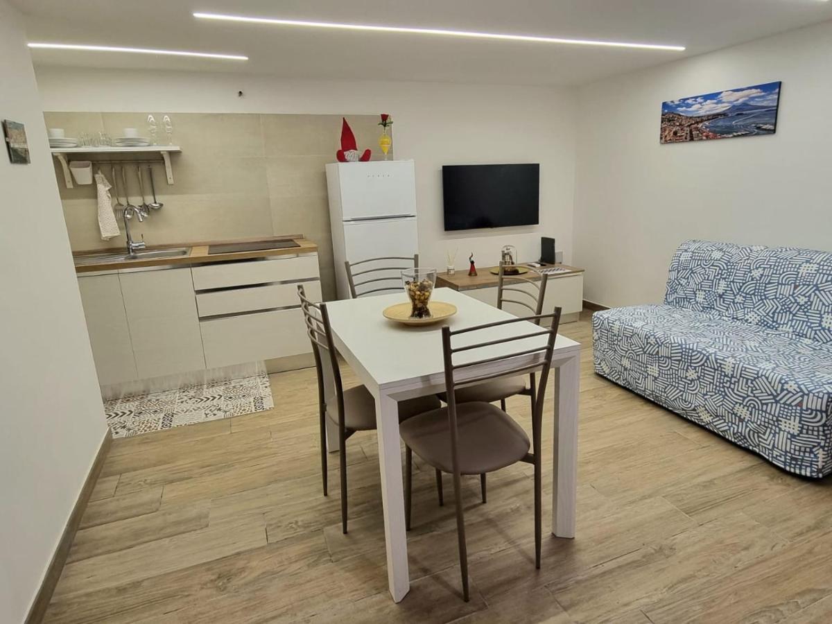 Casa Comoda E Centrale In Quartiere Storico Di Napoli Luaran gambar