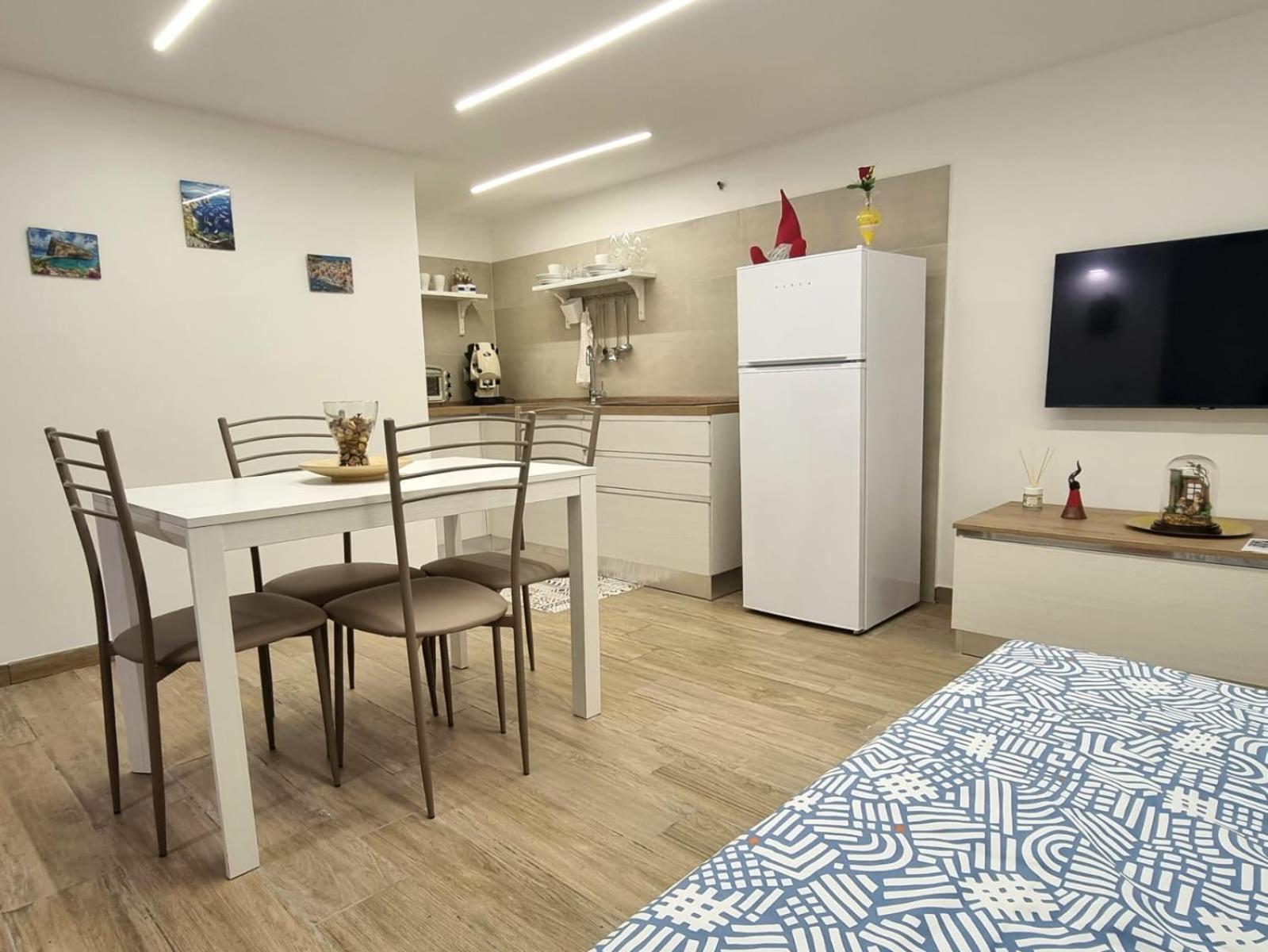 Casa Comoda E Centrale In Quartiere Storico Di Napoli Luaran gambar